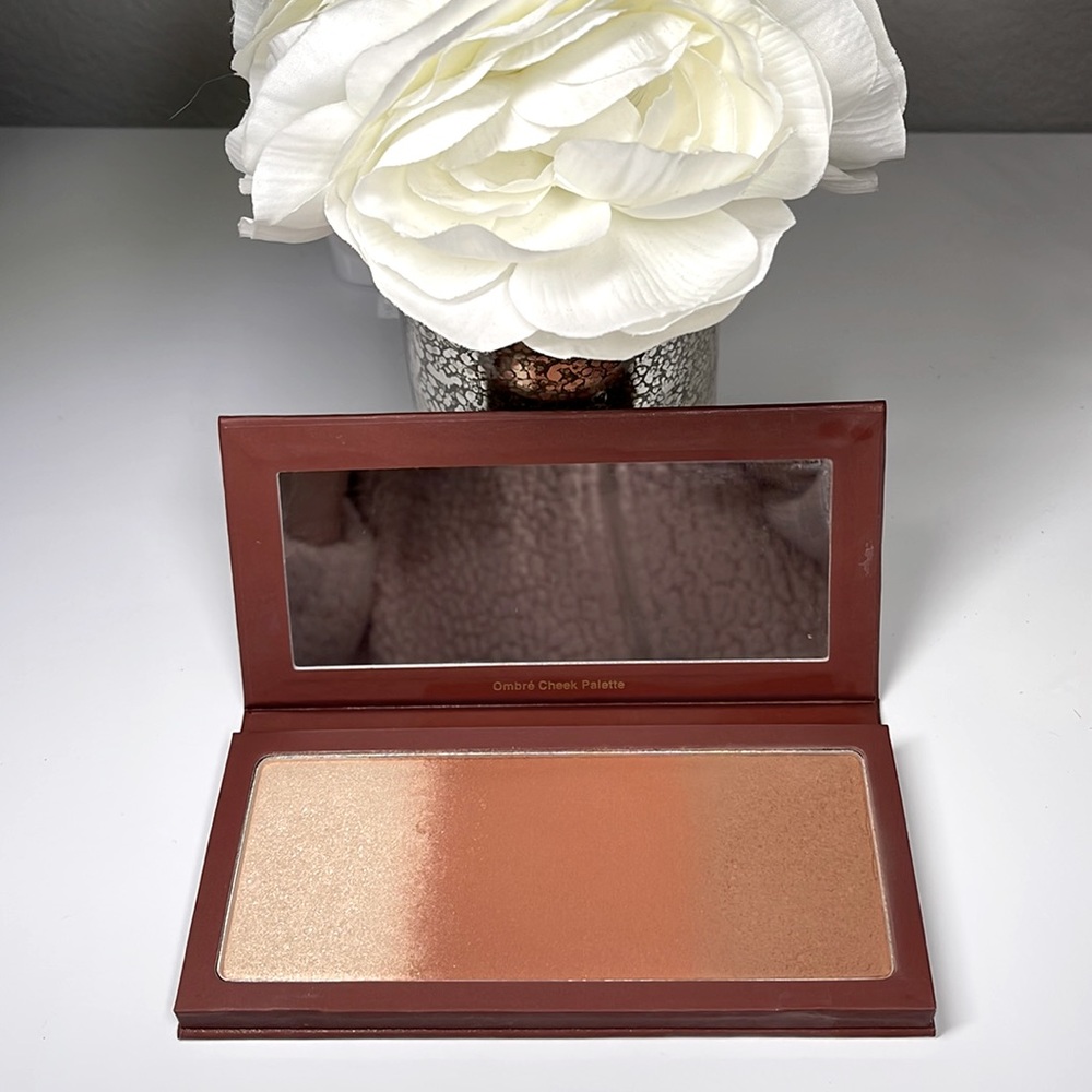 Ombré cheek palette